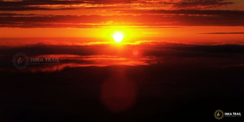 Hermoso Amanecer del mundo, tres cruces