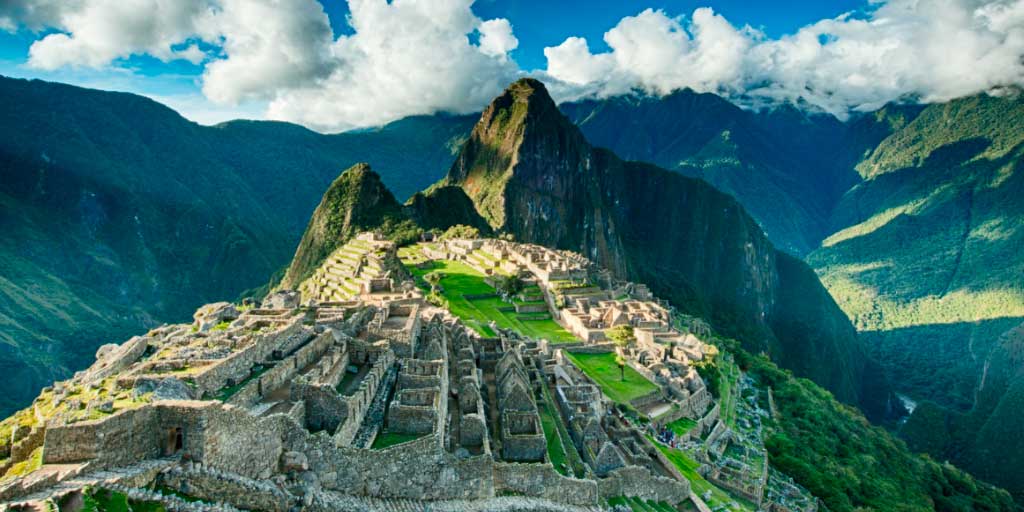 Vista Frontal de Machu Picchu